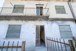 DUE APPARTAMENTI INDIPENDENTI CON GIARDINO E GARAG