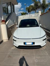Tesla model y long range RWD