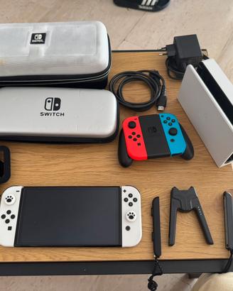 Nintendo switch OLED completa di accessori