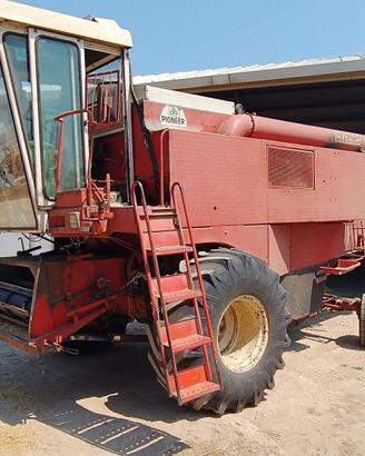 Mietitrebbia Laverda M 132