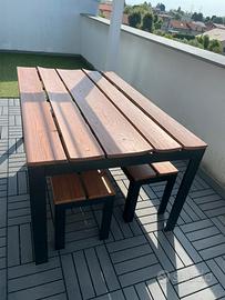 Tavolo con panche da esterno
