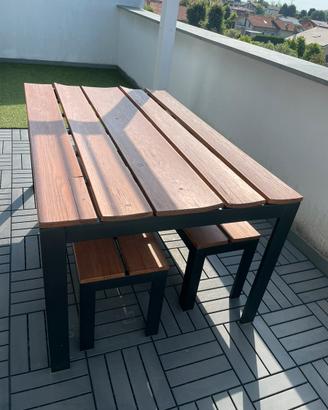 Tavolo con panche da esterno