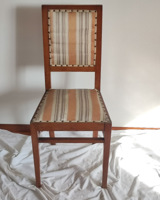 Sedia in legno vintage con borchie