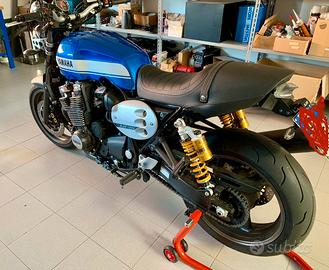 Yamaha XJR 1300 super accessoriata