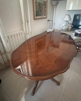 Tavolo da pranzo stile antico lucido