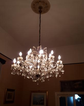 Lampadario a gocce di cristallo