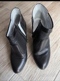 Stivaletto traforato