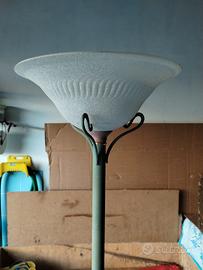 piantana con lampada 