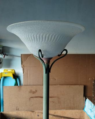 piantana con lampada 