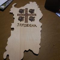 Tagliere in legno a forma di Sardegna i 4 Mori