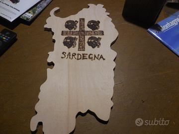 Tagliere in legno a forma di Sardegna i 4 Mori