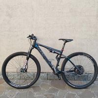 Mountain bike bi-ammortizzata in perfetto stato