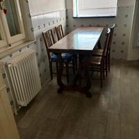 tavolo rettangolare in massello  con 4 sedie 