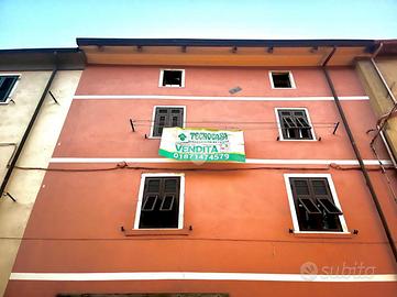 4 LOCALI A CARRARA