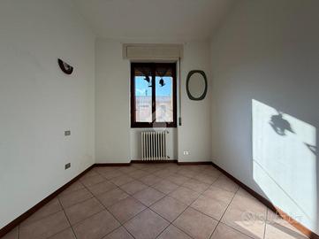 2 LOCALI A STRADELLA