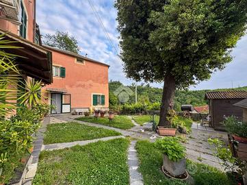 CASA SEMINDIPENDENTE A GENOVA