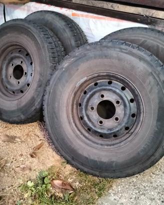 Treno gomme invernali  con cerchi per Defender