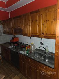 Cucina in legno antico di PINO...tenuta benissimo 