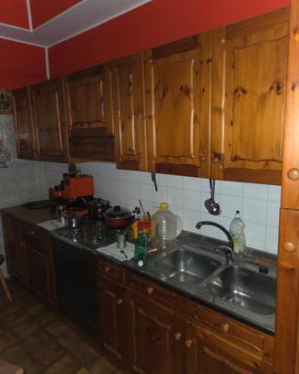 Cucina in legno antico di PINO...tenuta benissimo 