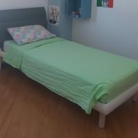 Letto singolo con rete e materasso