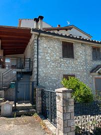 Piccola costruzione pronta da abitare