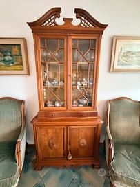 credenza a vetrina