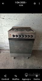 Cucina 4 fuochi in acciaio con forno a gas 