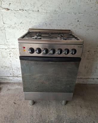 Cucina 4 fuochi in acciaio con forno a gas 