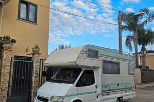 Camper mansardato ford 2500 diesel