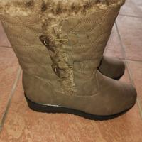 Stivali marroni con pelo da donna