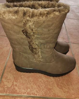 Stivali marroni con pelo da donna