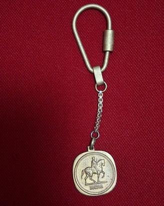 Portachiavi con medaglia commemorativa 