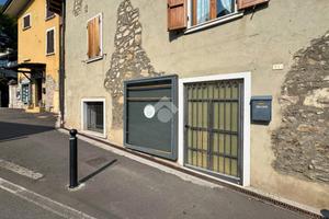 NEGOZIO A DESENZANO DEL GARDA