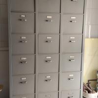 vintage industrial armadietto in metallo 