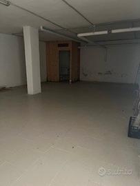 Lusciano , locale deposito di mq 90 circa