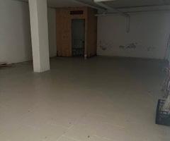 Lusciano , locale deposito di mq 90 circa