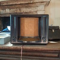 radio vintage di un vecchio casale del 500