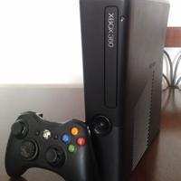 XBOX 360 Slim + cavi + Joystick (NUOVISSIMA)