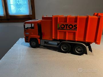 Camion giocattolo Bruder