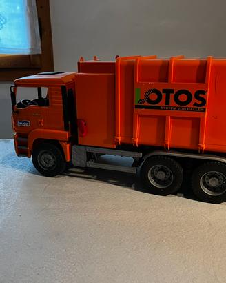 Camion giocattolo Bruder