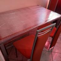 Set tavolo più sei sedie e tavolino