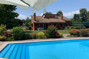 Prestigiosa villa con piscina