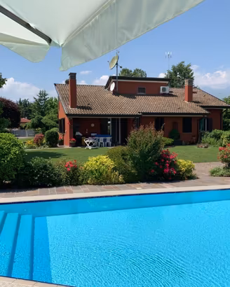 Prestigiosa villa con piscina