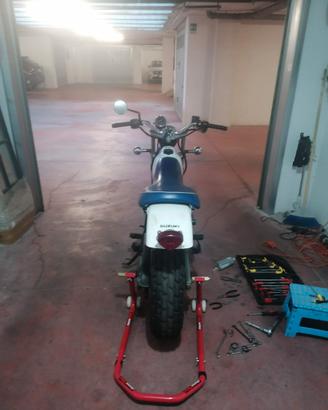 Suzuki rv Van Van 125 - tratt-