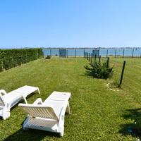 Villa Bilocale al piano terra fronte acqua