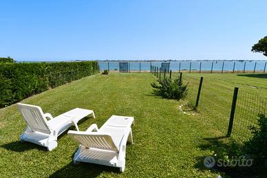 Villa Bilocale al piano terra fronte acqua