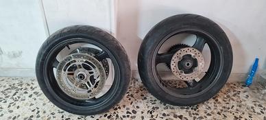 Cerchio anteriore e posteriore honda hornet