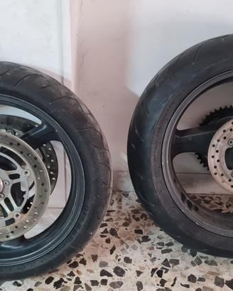 Cerchio anteriore e posteriore honda hornet