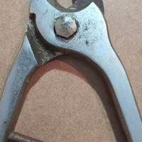 Pinza tronchese taglia tubi