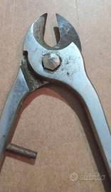 Pinza tronchese taglia tubi